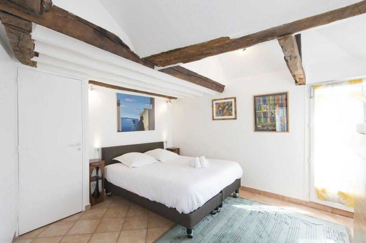 Apartment Character Near Rue Des Martyrs